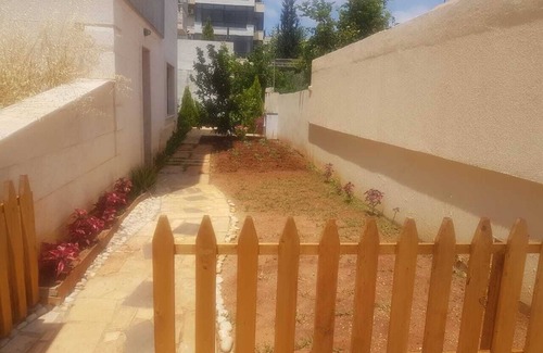 Koura Apartment | Bright apartment with garden