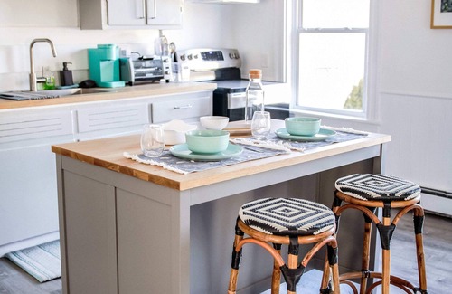 Warren Apartment | Bright Apartment with Patio in Downtown Warren