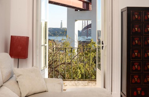Santo Amaro Apartment | Bright Apartment with River View