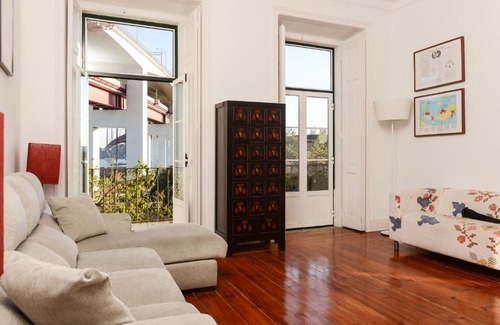 Santo Amaro Apartment | Bright Apartment with River View