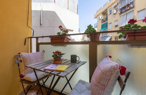 El Molinillo Apartment | Bright apartment with terrace and parking in the center