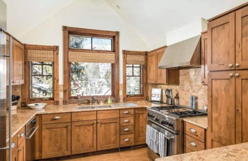 West End Condo | Bright Aspen 3 Bedroom Vaulted Ceilings with Views
