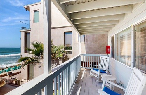South Oceanside House | Bright, attractive family house right on beach w/firepit, free WiFi, private W/D