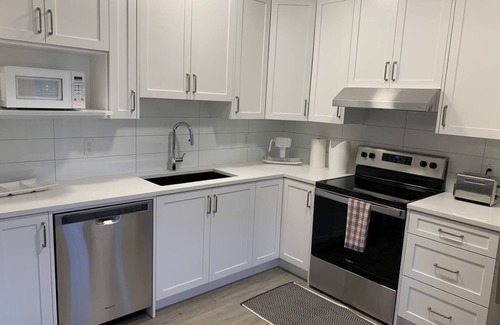 Cochrane Apartment | Bright Basement Suite Close to the Mountainsnn