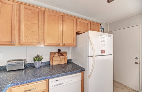 Siesta Key Condo | Bright & Beachy - Steps to the water!