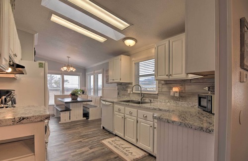 Piute County House | Bright & Beautiful Home, Explore Nat'l Parks!