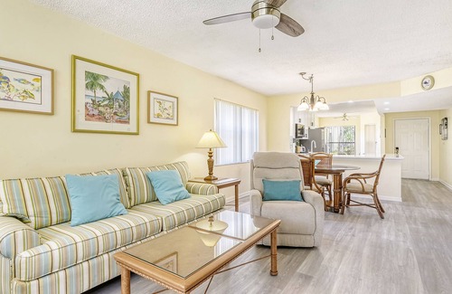 South Bradenton Condo | BRIGHT, BEAUTIFULLY UPGRADED FIRST FLOOR END-UNIT AT SHOREWALK