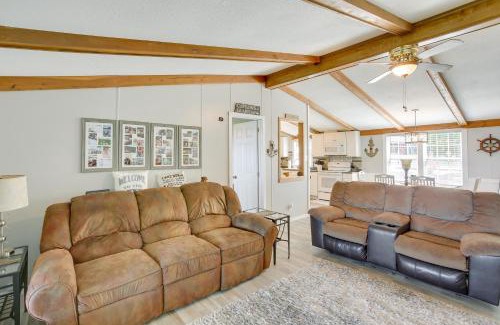 Byrdstown House | Bright Byrdstown Home with Views of Dale Hollow Lake