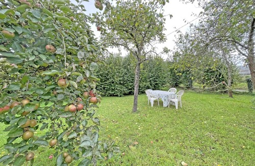 Saint-Pierre-du-Regard Cottage | Bright cottage with garden, pets allowed, WiFi