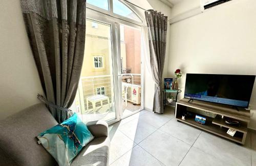 Qawra Apartment | Bright & Central with Parking, Indoor Pool & Gym