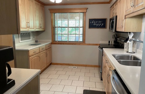 Cranberry Township House | Bright & Charming 3BR House just outside of Pittsburgh!