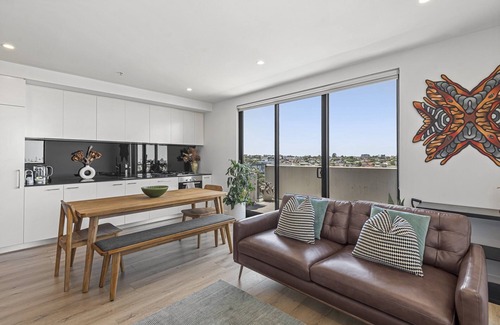 Preston Apartment | Bright City-View Retreat in the Heart of Preston