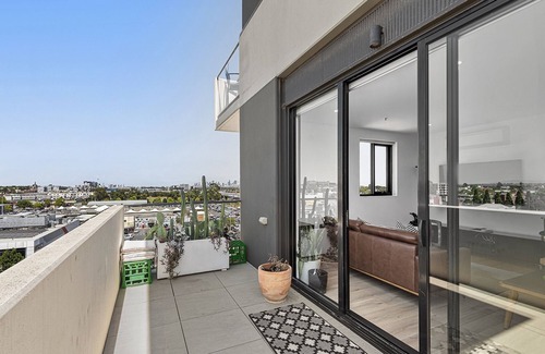 Preston Apartment | Bright City-View Retreat in the Heart of Preston