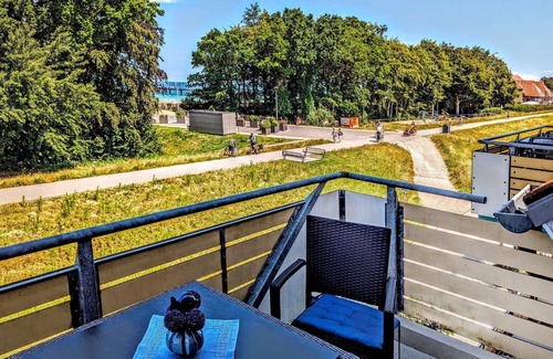 Zingst Apartment | Bright, comfortably furnished apartment directly on the dyke and beach - Residence