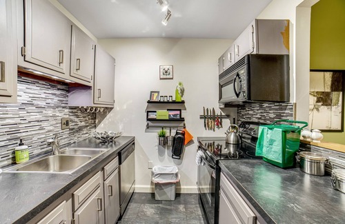 Waitsfield Condo | Bright condo with pool, sauna, tennis - 2 miles from Sugarbush Resort
