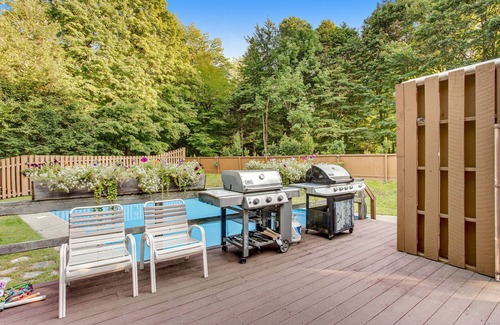 Waitsfield Condo | Bright condo with pool, sauna, tennis - 2 miles from Sugarbush Resort