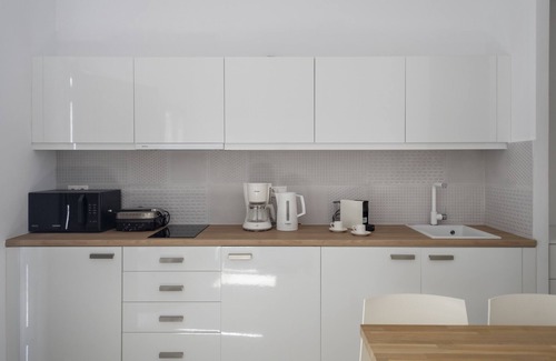 Paros Apartment | Bright, cosy and one step away from anything you may need!