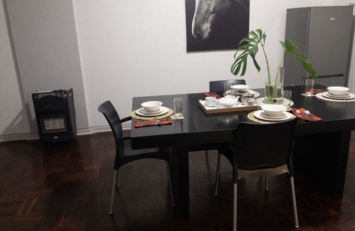 Greater Johannesburg Metropolitan Area Apartment | Bright & Cosy Apartment Rosebank Centre