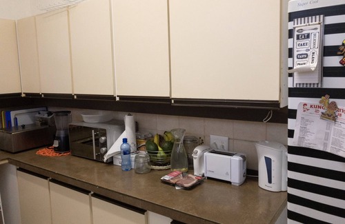 Greater Johannesburg Metropolitan Area Apartment | Bright & Cosy Apartment Rosebank Centre