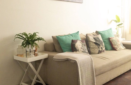 Greater Johannesburg Metropolitan Area Apartment | Bright & Cosy Apartment Rosebank Centre