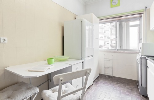 Cova da Piedade Apartment | Bright & Cosy apartment for 4 in Almada