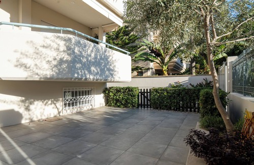 Glyfada Apartment | Bright, Cosy Studio near Glyfada Beach & Center
