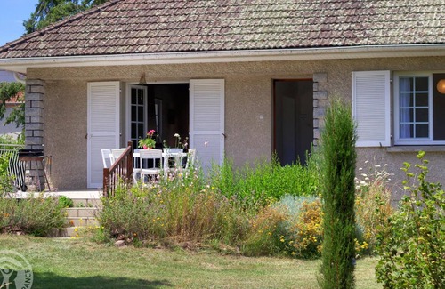 Nervieux Cottage | Bright cottage with large garden and private tennis