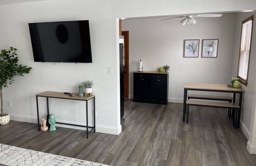 Appleton Apartment | Bright & Cozy APT-Self Check-In