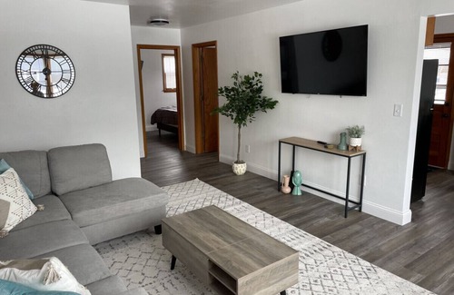 Appleton Apartment | Bright & Cozy APT-Self Check-In