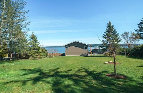 Union Bay House | Bright & Cozy Oceanview Getaway in Union Bay - 2 QUEEN BED/1BATH