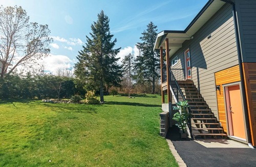 Union Bay House | Bright & Cozy Oceanview Getaway in Union Bay - 2 QUEEN BED/1BATH