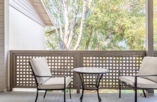 Cupertino Apartment | Bright Cupertino 1BR w/Pool, Cinema, Gym, walk to Shops, by Blueground