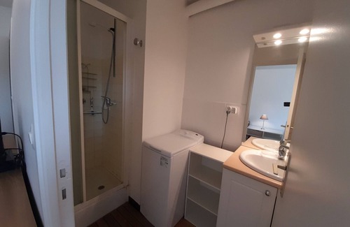 La Roche-Posay Apartment | Bright downtown T2 with Wi-Fi, washing machine and dishwasher