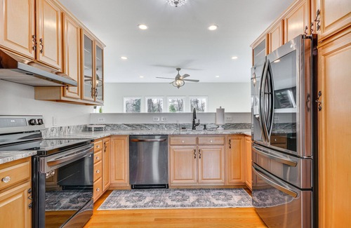 High Point House | Bright & Elegant Home in High Point w/Deck!