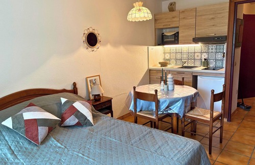 Les Bains de la Preste Condo | Bright studio with patio and mountain views