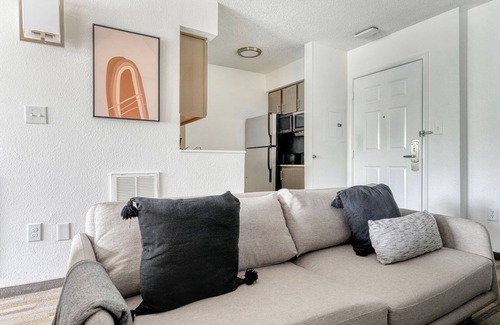 Gateway Apartment | Bright Gateway Studio w/Gym, Pool, nr Shopping, by Blueground