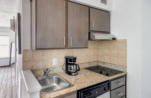 Gateway Apartment | Bright Gateway Studio w/Gym, Pool, nr Shopping, by Blueground