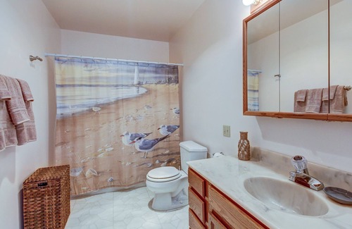 Diamond Point Apartment | Bright getaway with water views & prime location - blocks to the beach