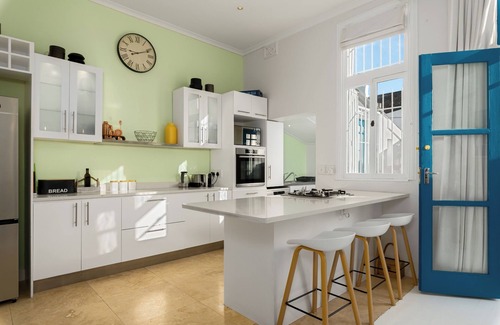 Three Anchor Bay House | Bright Green Point Rowhouse With Courtyard + BBQ