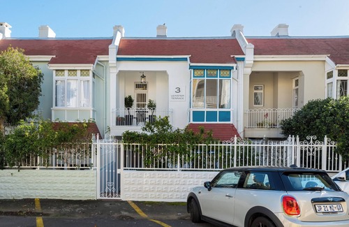 Three Anchor Bay House | Bright Green Point Rowhouse With Courtyard + BBQ
