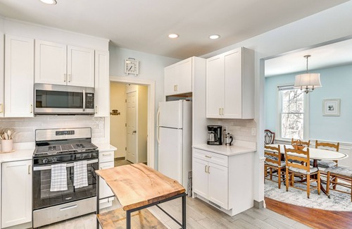 La Porte House | Bright Home Near Pine Lake w/Deck & Yard