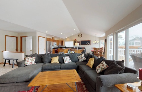 Orondo House | Bright home w/great deck, river views & shared pool, game room & beach