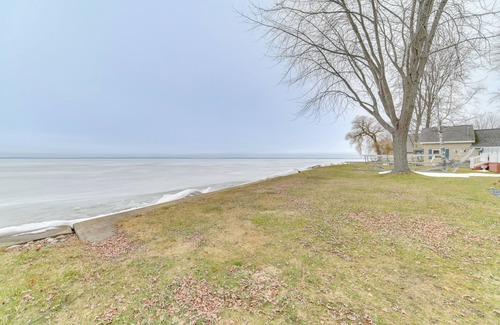 Houghton Lake House | Bright Houghton Lake Home w/Boat Dock + Fire Pit