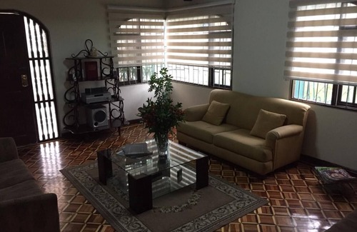 Modelia House | Bright House Rooms 10 mins from the Airport