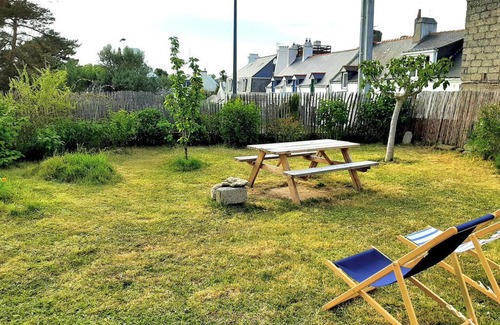 Le Palais House | Bright house with garden, close to Palais, Citadelle, Castoul beach