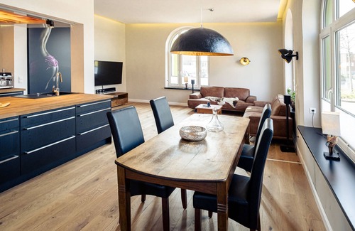 Schonberg Apartment | Bright loft apartment close to the beach in a quiet location
