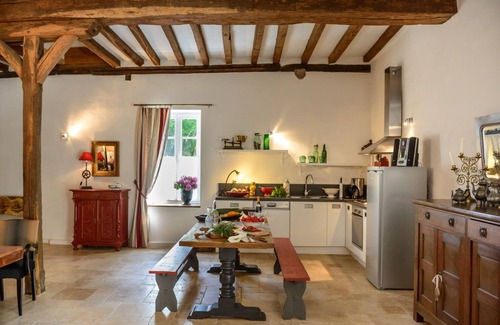 Montagny-les-Beaune House | Bright loft with private courtyard terrace in a charming area of ​1740