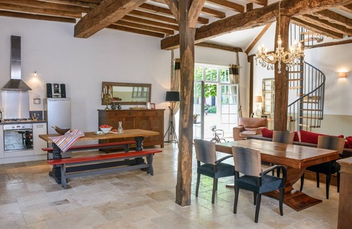 Montagny-les-Beaune House | Bright loft with private courtyard terrace in a charming area of ​1740