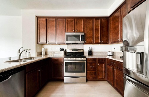 Milpitas Apartment | Bright Milpitas 2BR, nr BART, Mall & Highway Access, by Blueground