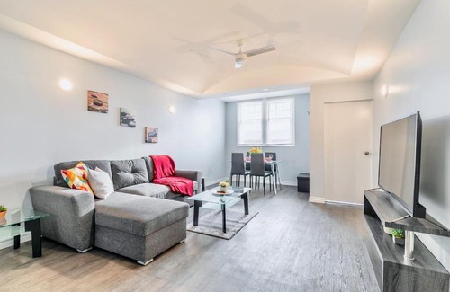 Kirkendall North Apartment | Bright & Modern 2BR Apt with Netflix